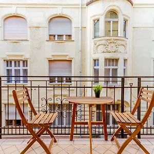 Kiraly Str. Corner Downtown Apartamento