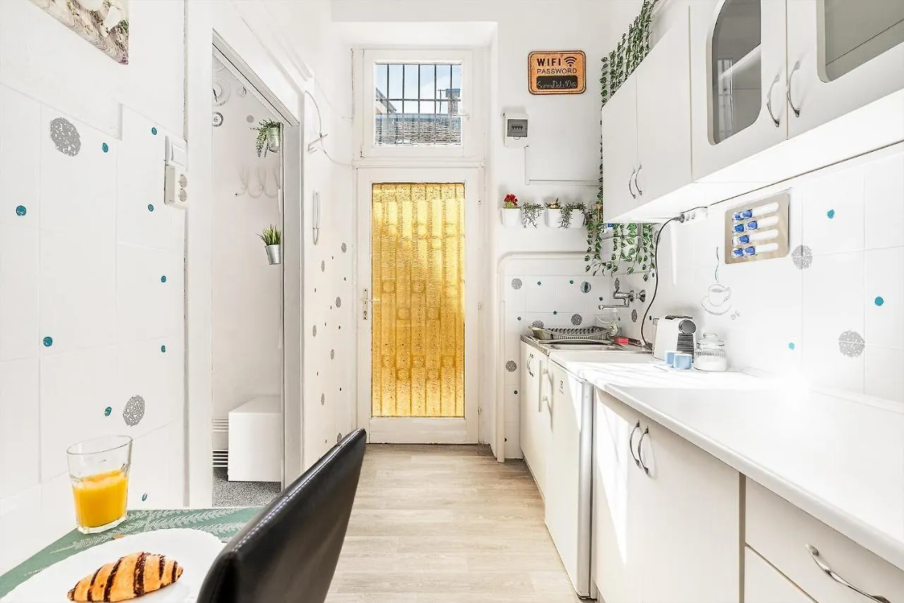 Sunny Dots Apartment - Free Parking! Будапешт